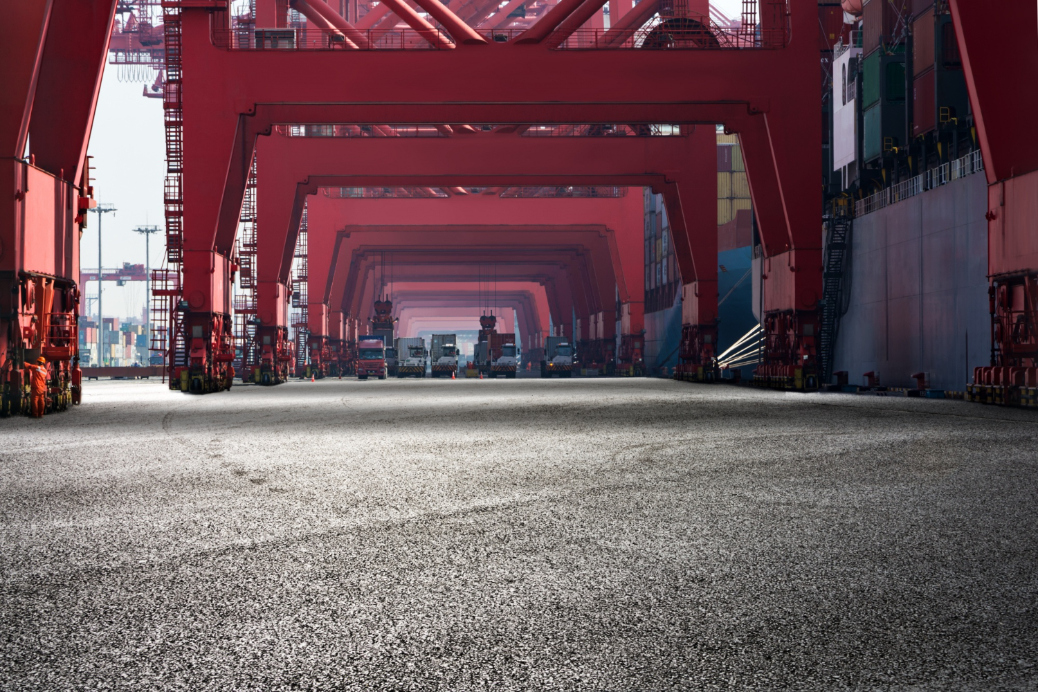 Port jako obszar infrastruktury krytycznej a&nbsp;dostęp do&nbsp;drogi